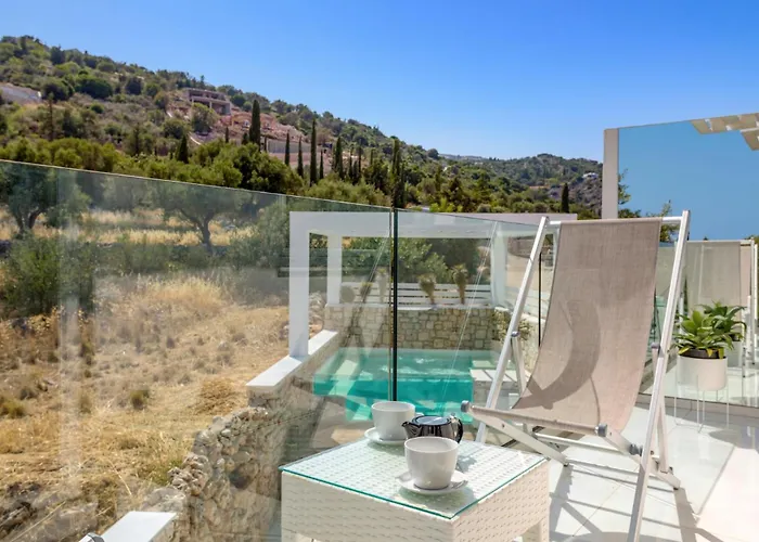 Villa Dion Retreat By *